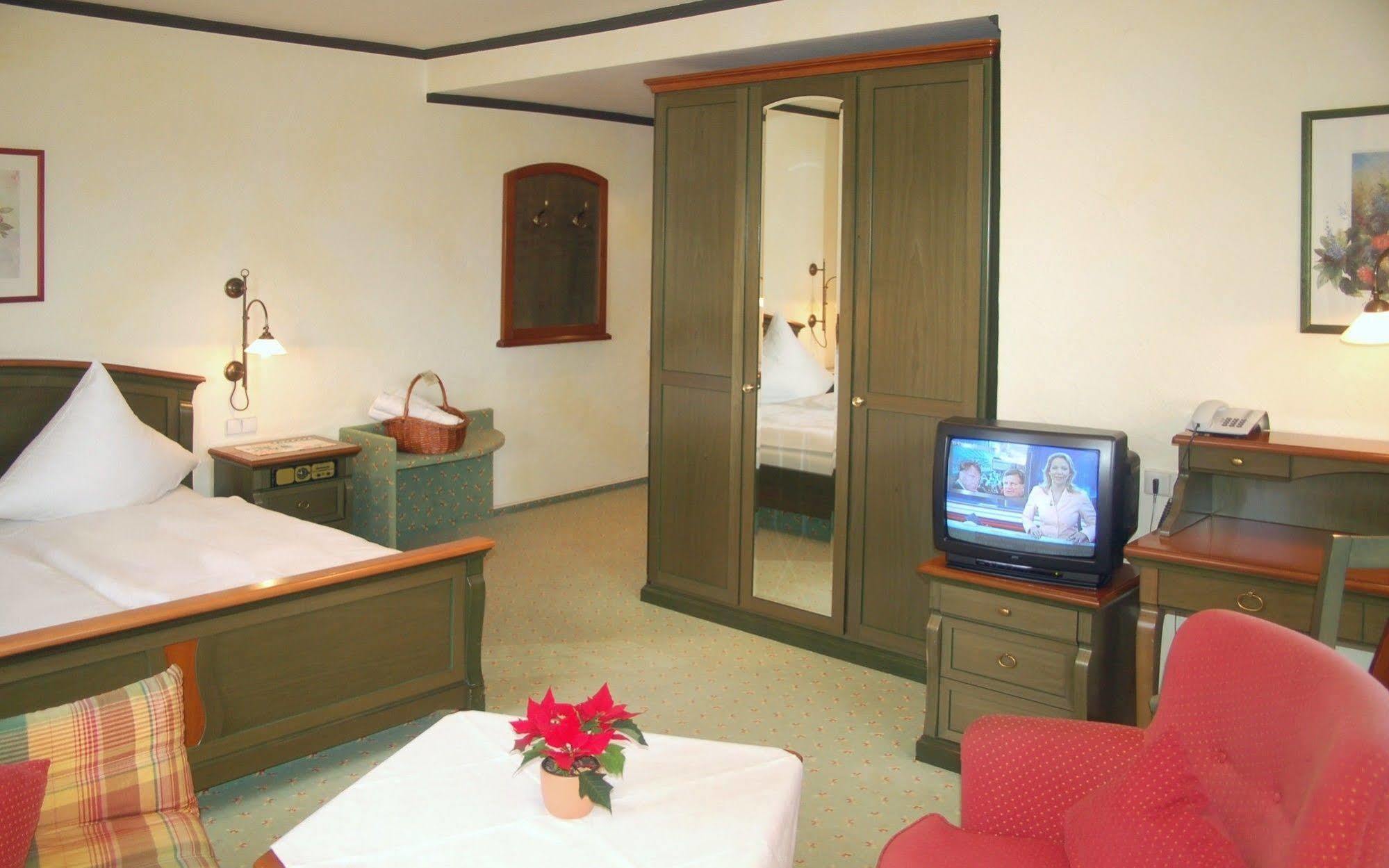 Hotel Gruener Wald فرودنستاد المظهر الخارجي الصورة